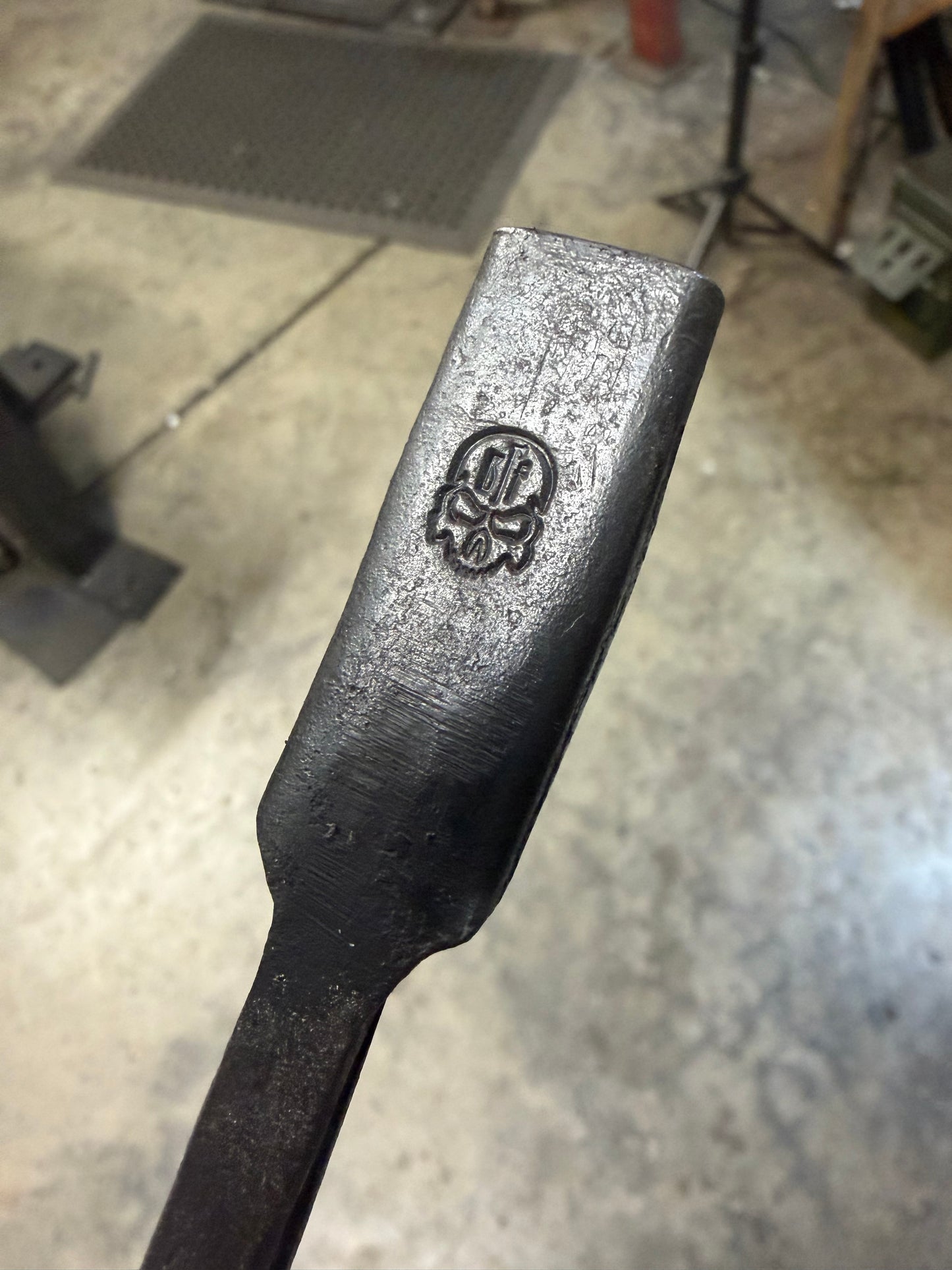 Offset soapstone holder